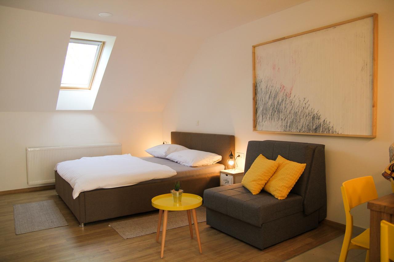 Apartmani Mursa โอซีเยก ภายนอก รูปภาพ
