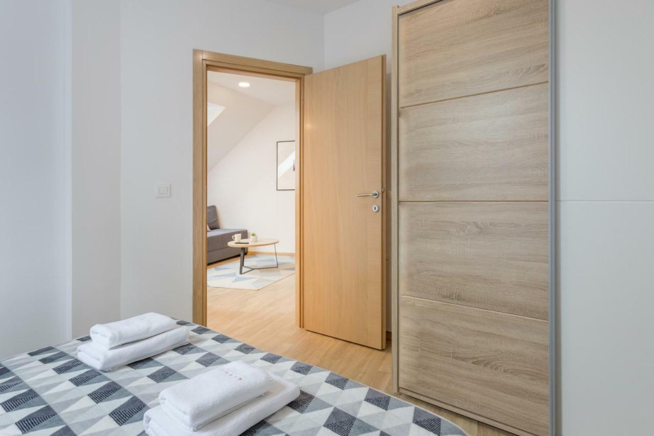 Apartmani Mursa โอซีเยก ภายนอก รูปภาพ