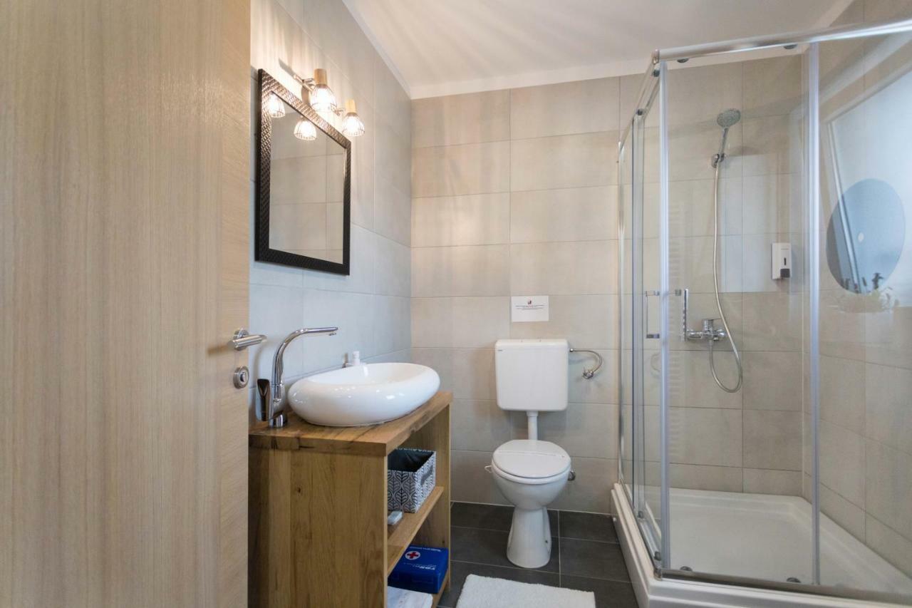 Apartmani Mursa โอซีเยก ภายนอก รูปภาพ