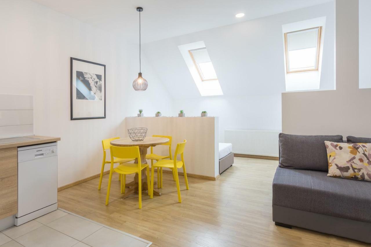 Apartmani Mursa โอซีเยก ภายนอก รูปภาพ