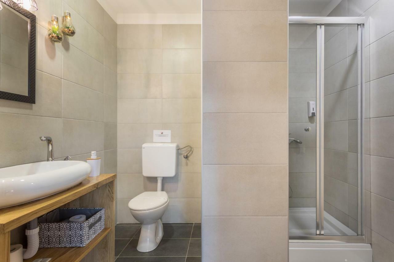 Apartmani Mursa โอซีเยก ภายนอก รูปภาพ
